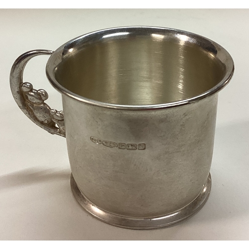 318 - A silver christening mug with bear handle. London 2009. Approx. 43 grams. Est. £50 - £80.