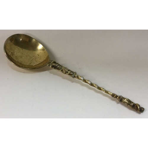 343A - A silver parcel gilt Apostle top spoon. Approx. 67 grams. Est. £60 - £80.