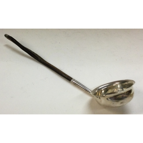 379 - A George III silver toddy ladle. London 1816. Approx. 12 grams. Est. £50 - £80.