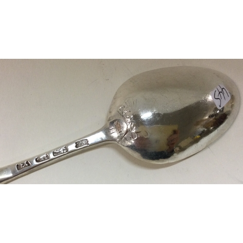 445 - A very fine and large 18th Century silver marrow spoon. London 1757. By Richard Rugg. Approx. 51 gra... 