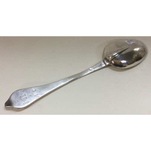 449 - A Queen Anne silver crested dog nose spoon. London. Circa 1710. By John Clifton. Approx. 46 grams. E... 