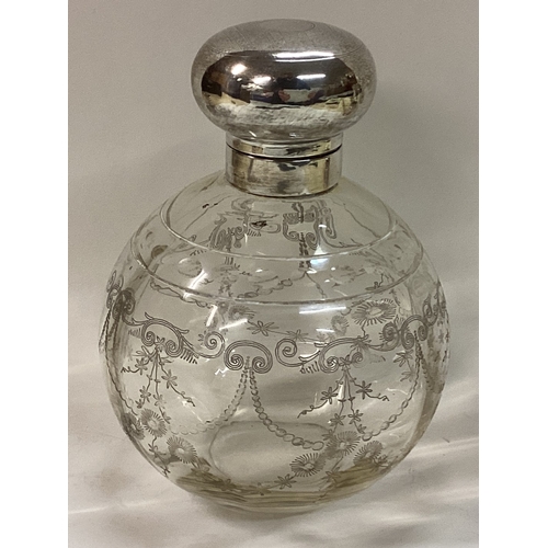 451 - A large silver and glass scent bottle. Birmingham. Est. £80 - £120.