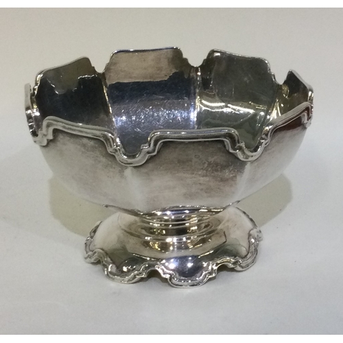 48 - A heavy shaped silver sugar bowl. London. Approx. 154 grams. Est. £50 - £80.