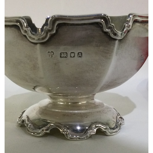 48 - A heavy shaped silver sugar bowl. London. Approx. 154 grams. Est. £50 - £80.