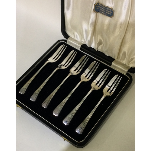 49 - A boxed set of six silver cake forks. Birmingham. Approx. 92 grams. Est. £40 - £60.