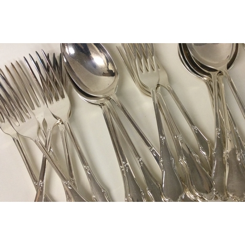 530 - A good heavy twelve place setting cutlery service. Birmingham. By Elkington & Co. Approx. 2779 grams... 