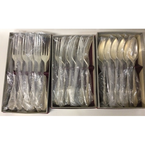 530 - A good heavy twelve place setting cutlery service. Birmingham. By Elkington & Co. Approx. 2779 grams... 