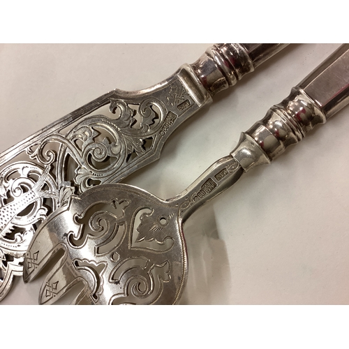 57 - A fine pair of 18th Century Russian silver pierced fish servers. 1895. Approx. 170 grams. Est. £200 ... 