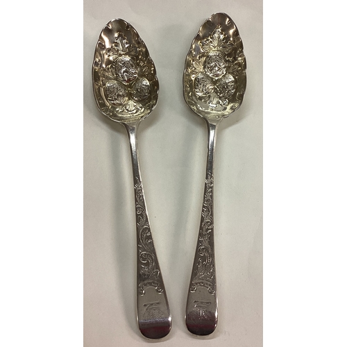 60 - A pair of heavy 18th Century George III silver berry / fruit spoons. London 1795. By Thomas Northcot... 