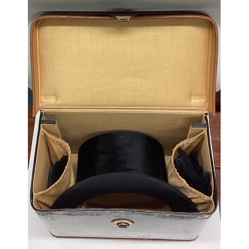 642 - A boxed top hat and gloves with hinged lid. Est. £30 - £50.