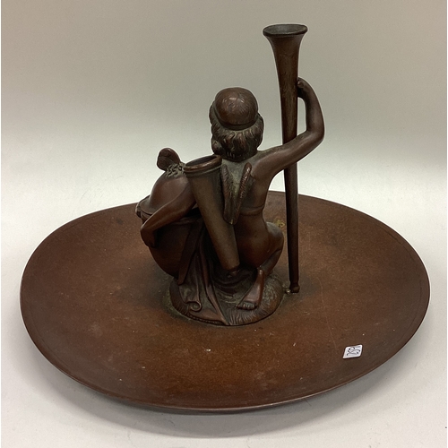 652 - A heavy bronze inkwell in the form of a figure. Est. £30 - £50.