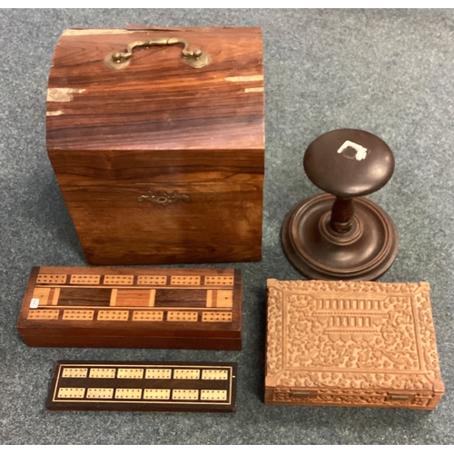 666 - Two rosewood cribbage boards together with a domed top caddy. Est. £20 - £30.