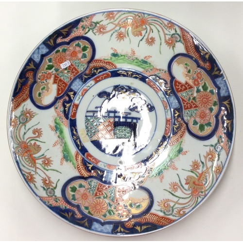 682 - A Chinese Imari charger. Est. £30 - £40.