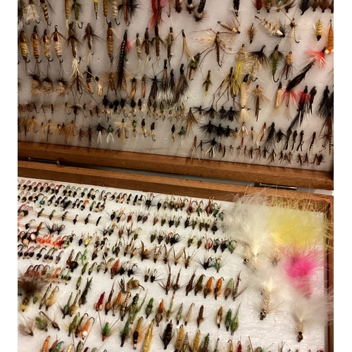 711 - A boxed collection of fishing flies. Est. £20 - £30.