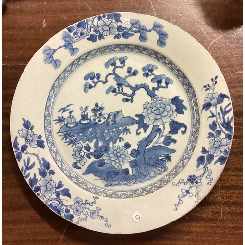 728 - A large early blue and white Nanking charger of typical design. Est. £50 - £80.