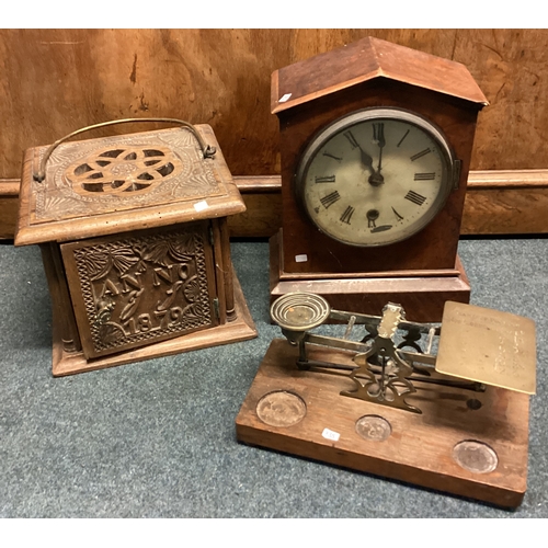 735 - A walnut mantle clock together with a carved box etc. Est. £20 - £30.