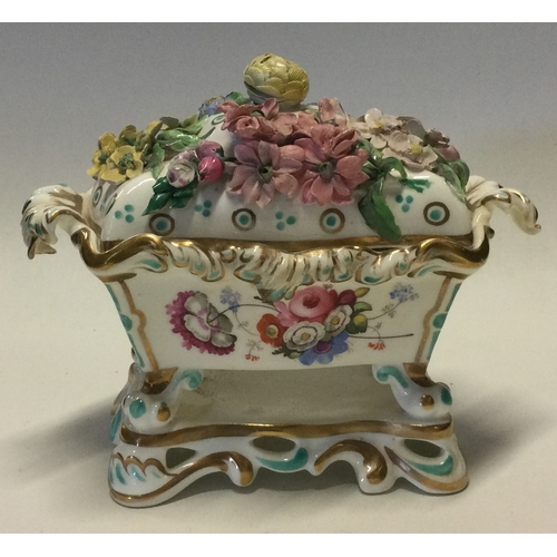 799 - An attractive Victorian inkwell decorated with flowers and leaves. Est. £30 - £50.