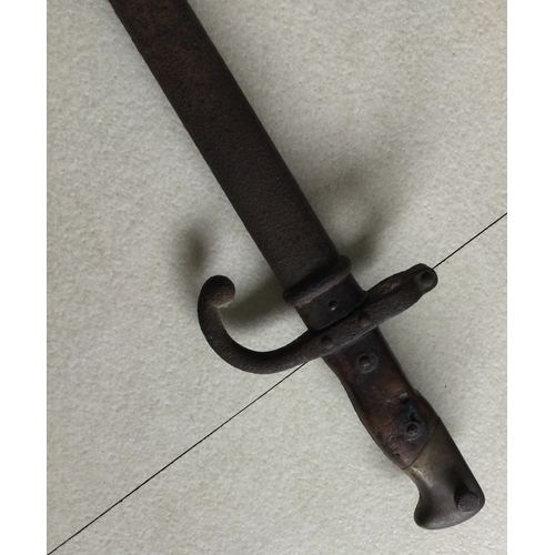 801A - An old French bayonet inscribed, 'Mre 'd' Armes de Chat Janvier 1876' to blade. Est. £20 - £30.