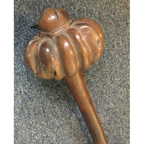 801B - An old wooden 18th Century Fijian throwing club / Ula. Est. £200 - £300