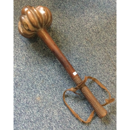 801B - An old wooden 18th Century Fijian throwing club / Ula. Est. £200 - £300