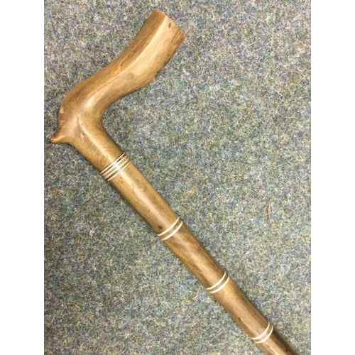 825 - An unusual carved horn walking stick. Est. £30 - £50.