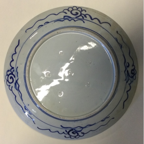 837 - A large Chinese blue and white bowl. Approx. 29 cms in diameter. Est. £30 - £50.