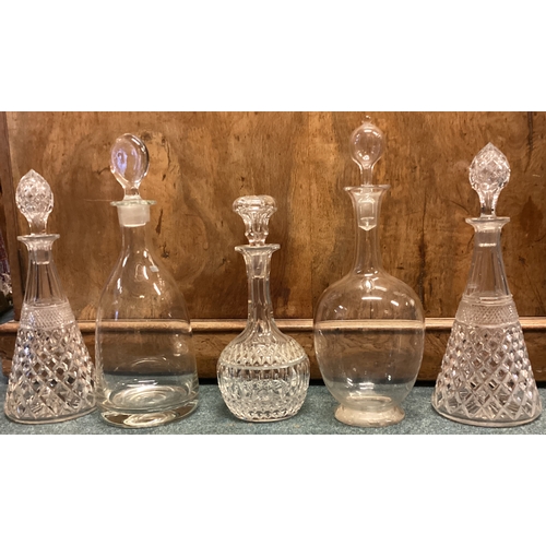 852 - A group of glass decanters. Est. £20 - £30.