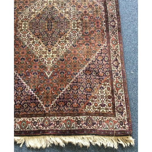 903 - A good quality small rug decorated in bright colours. Approx. 160 cms x  113 cms. Est. £50 - £80.