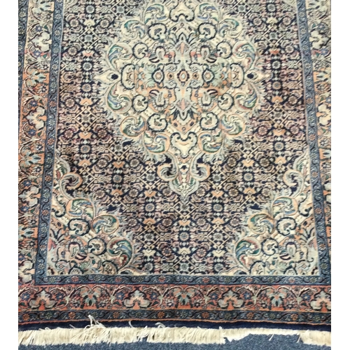 904 - A good quality small rug decorated in bright colours. Approx. 110 cms x 160 cms. Est. £50 - £80.