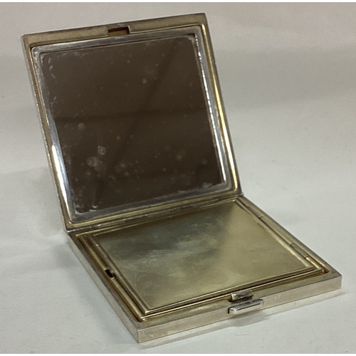 91 - A silver compact. Birmingham 1924. By Deakin & Francis. Approx. 107 grams. Est. £80 - £120.