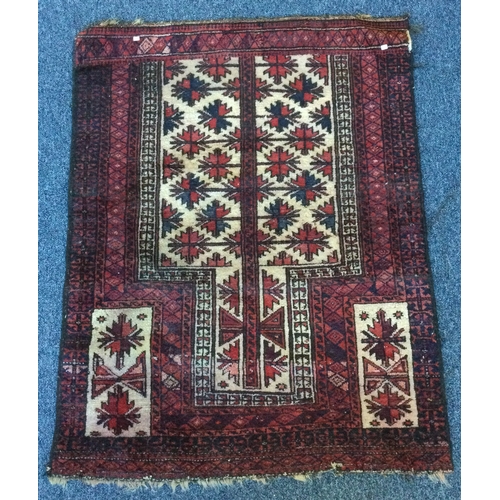 910 - A small red ground rug. Approx. 74 cms x 92 cms. Est. £20 - £30.