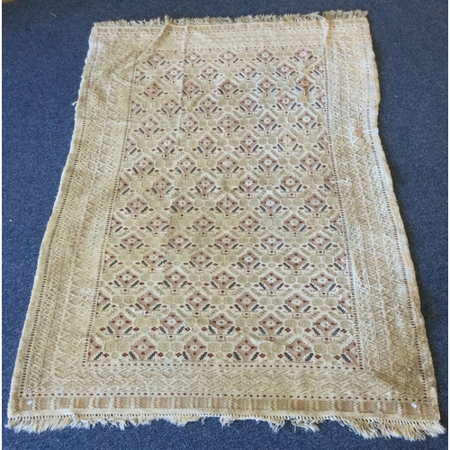 915 - An old rug. Approx 123 cms x 176 cms. Est. £20 - £30.