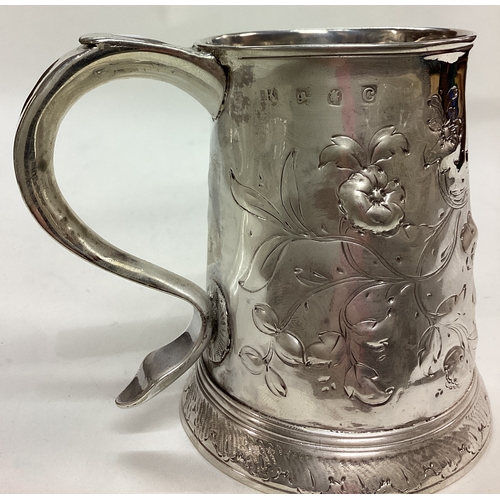 94 - A clean George III chased silver tankard. London 1778. Approx. 179 grams. Est. £150 - £200.