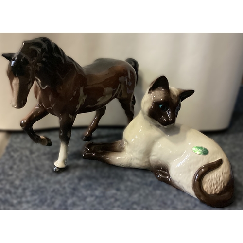 966 - A Beswick horse together with a cat. Est. £20 - £30.