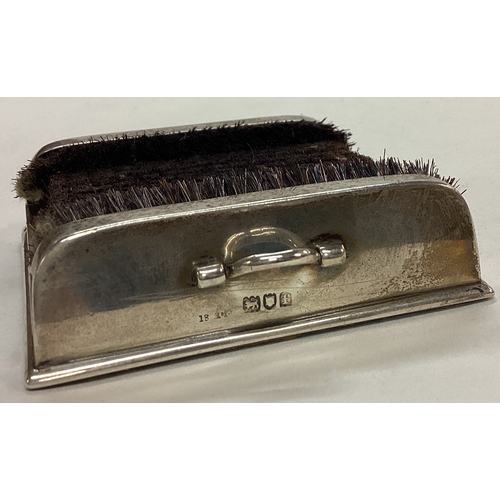 97 - A large silver nail buffer. London 1901. Approx. 155 grams of gross weight. Est. £200 - £300.