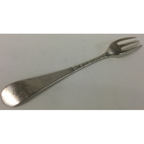 537 - An 18th Century silver three prong fork. London 1766. Approx. 30 grams. Est. £40 - £60.