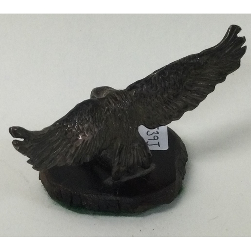 539J - ZIMBABWE: A silver figure of an eagle on a wooden stand. Approx. 33 grams. Est. £100 - £150.