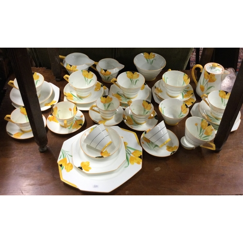 679 - An extensive Paragon tea service. Est. £50 - £80.