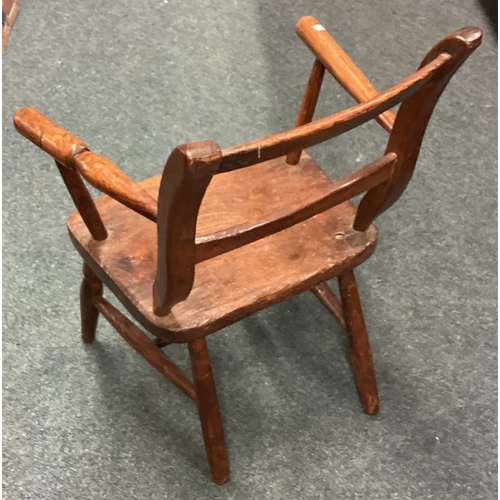 1675 - A small Antique child's chair. Est. £30 - £50.