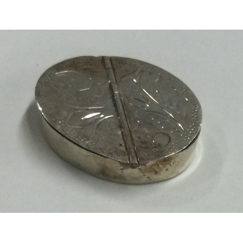 105 - An engraved silver double-opening hinged pill box. Marked to interior. Approx. 12 grams. Est. £20 - ... 