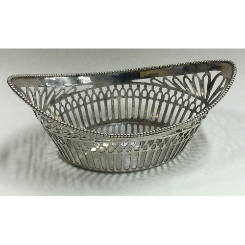 121 - A Dutch boat shaped silver basket with reeded border. Marked to base. Approx. 71 grams. Est. £30 - £... 