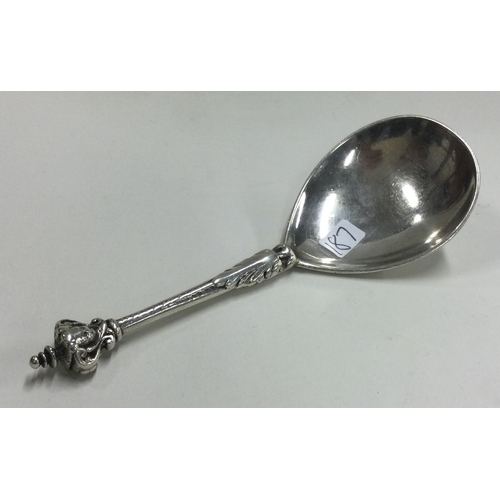 187 - An Antique silver figural spoon. Approx. 41 grams. Est. £40 - £60.