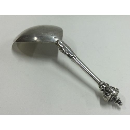 187 - An Antique silver figural spoon. Approx. 41 grams. Est. £40 - £60.