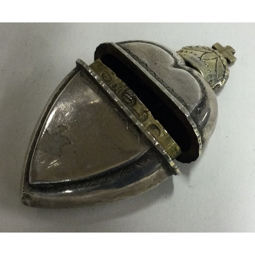 200 - A good quality Continental silver and silver gilt pill box with crown top. Approx. 28 grams. Est. £5... 