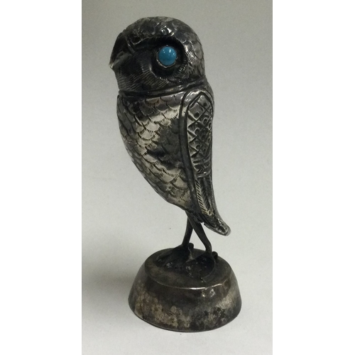 239 - A silver figure of an owl with stone eyes. Approx. 34 grams. Est. £30 - £50.