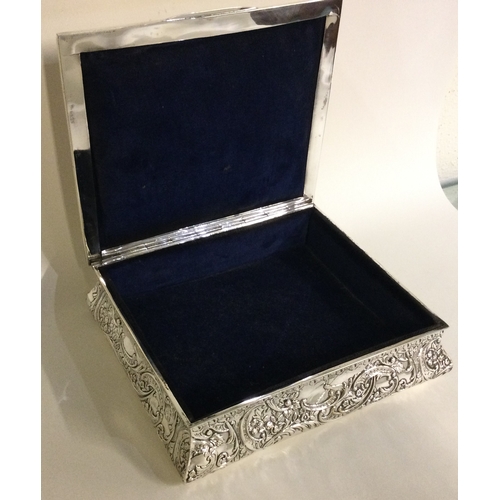 284 - A large chased silver jewellery box with embossed decoration. Birmingham 1905. Approx. 618 grams. Es... 