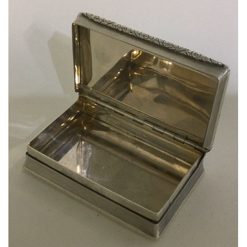 325 - An engine turned silver snuff box. Birmingham 1939. Approx. 126 grams. Est. £100 - £150.