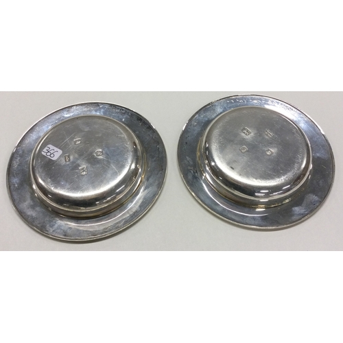 366 - A pair of silver and silver gilt dishes. London 1973. By Mappin & Webb. Approx. 237 grams. Est. £180... 