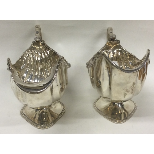 377 - A fine pair of Victorian silver sauce boats with serpent handles. Birmingham 1898. By Thomas Hayes. ... 