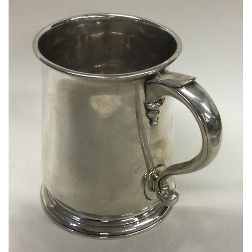 378 - A fine 18th Century George I straight-sided silver tankard. London 1722. Probably by Thomas Farren? ... 